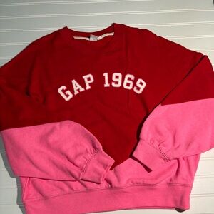 GAP Women's Bold Red and Pink Crew Neck Sweater